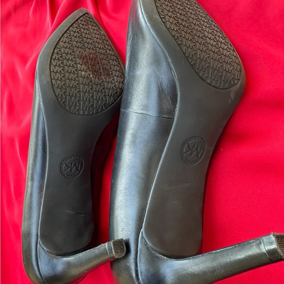 Michael Kors Alina Flex Black
Pumps Heals 8.5 Classic
Essential Closed Toe - Picture 4 of 4